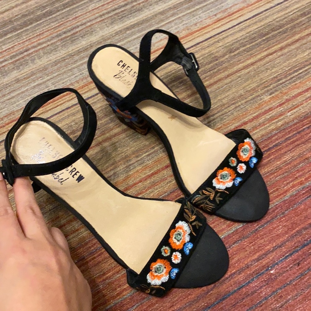 Embroidered floral heel